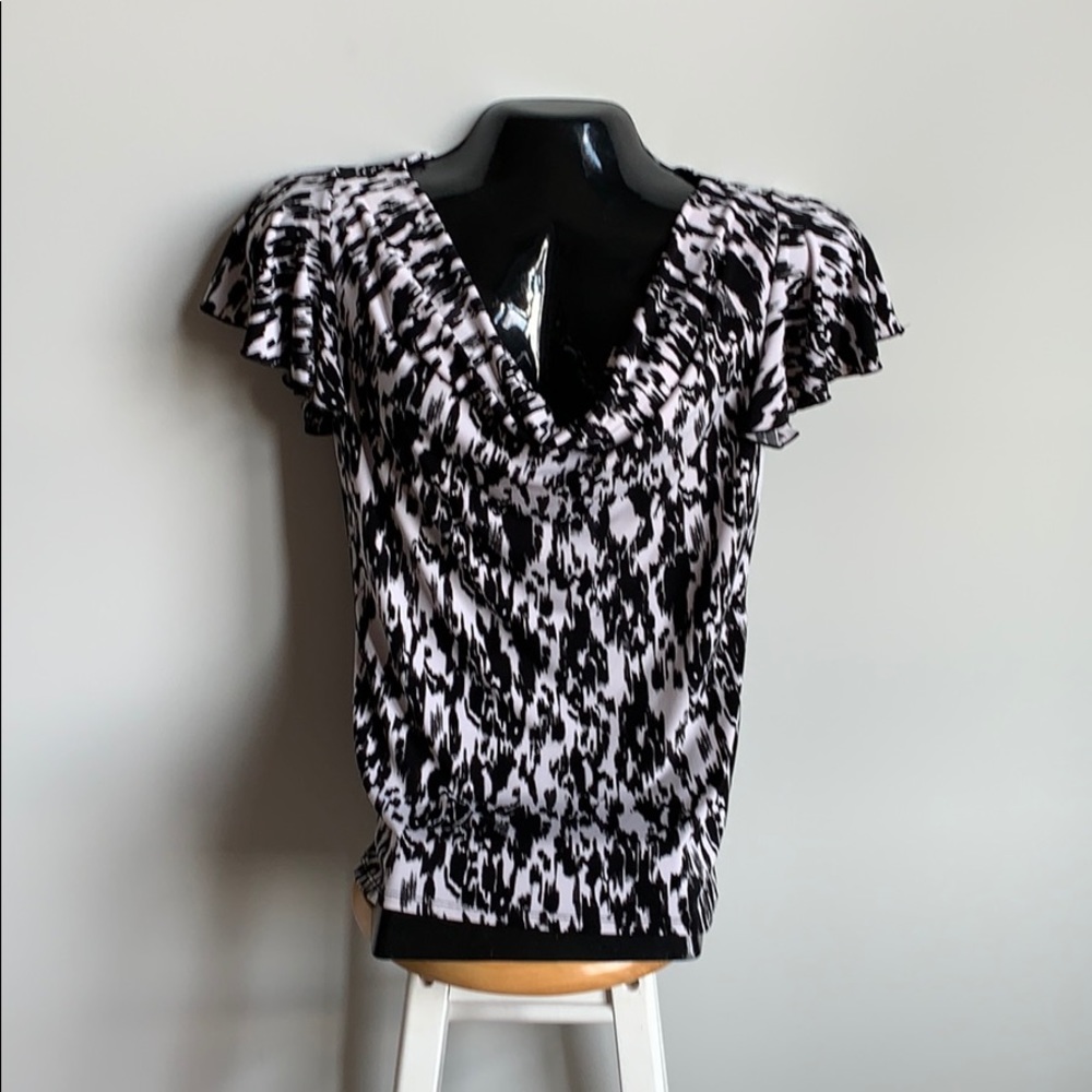 EUC Grace Elements top sz M